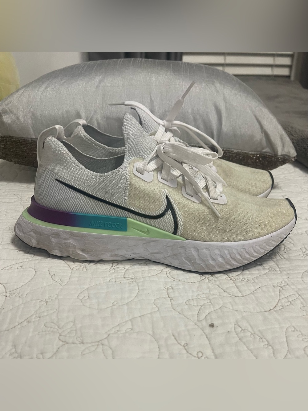 Nike White Knit Running Shoes with Teal-to-Purple Gradient Heel